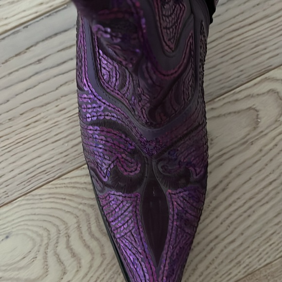 Bling cowboy boots.  Worn once to wedding.  Very good condition.  Size 10. - Picture 5 of 5